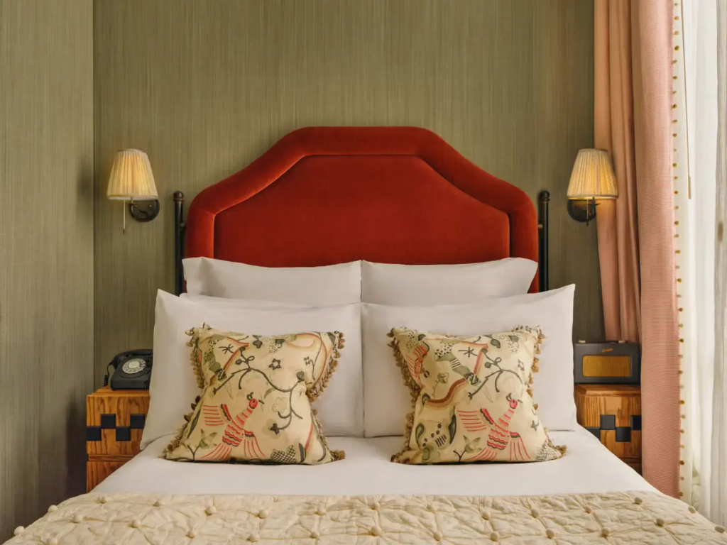 Tiny Double room (full double bed)