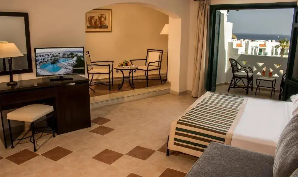 Double Family Suite with bay view twin beds