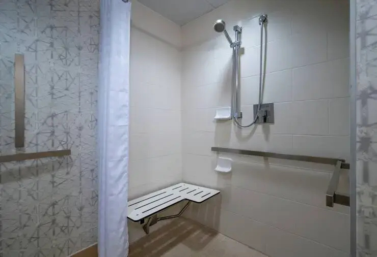 Embassy Suites by Hilton Alexandria Old Town - Chambres