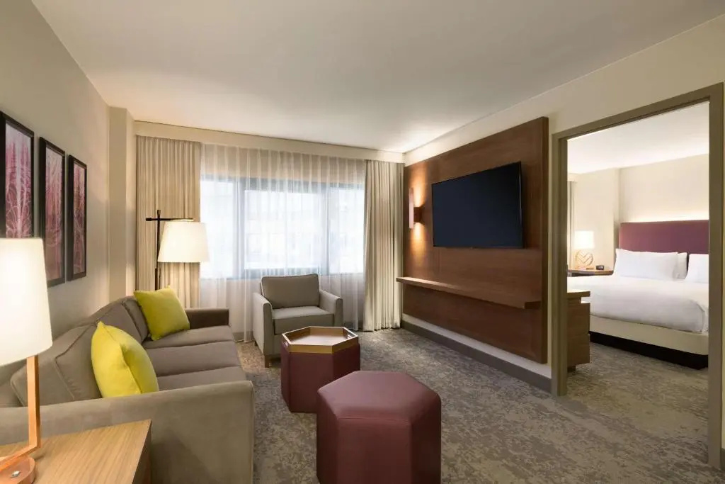 Embassy Suites by Hilton Phoenix Downtown North - Chambres