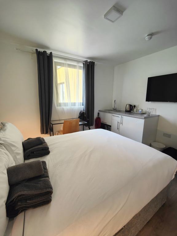 Double room (full double bed)