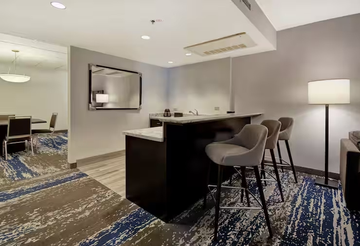 Embassy Suites by Hilton Charleston Hotel - Chambres