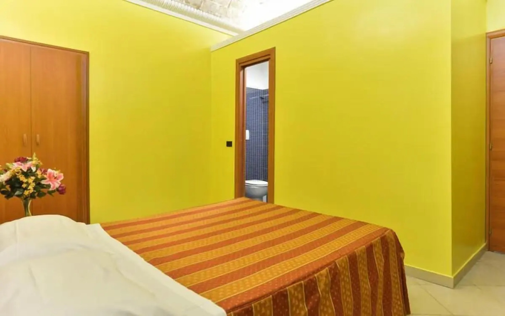 Double room (full double bed)