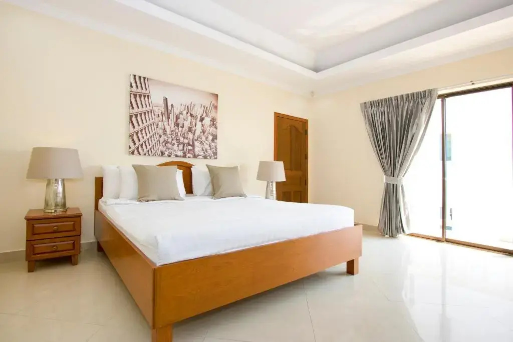 4 Bedrooms Villa