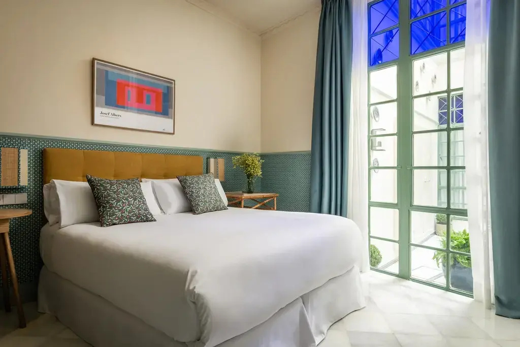 Double room (full double bed)