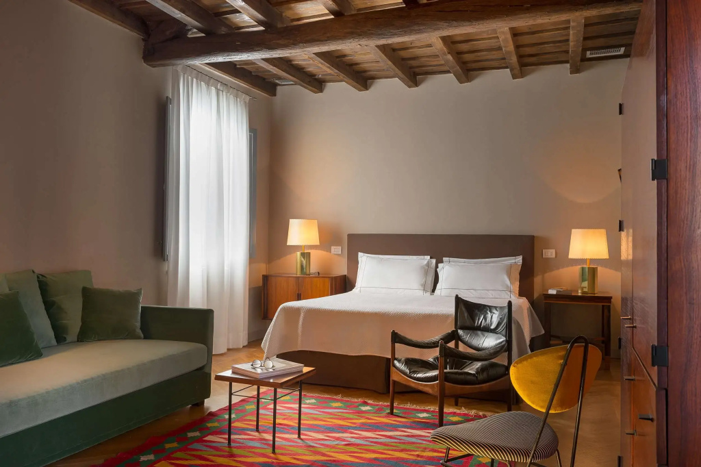 Senior Double Maison Privée (full double bed)