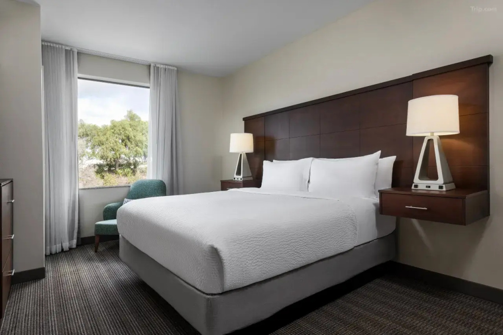 Staybridge Suites Carlsbad by IHG - Chambres