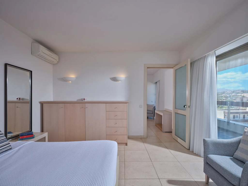 Standard Double Suite with garden view (full double bed)