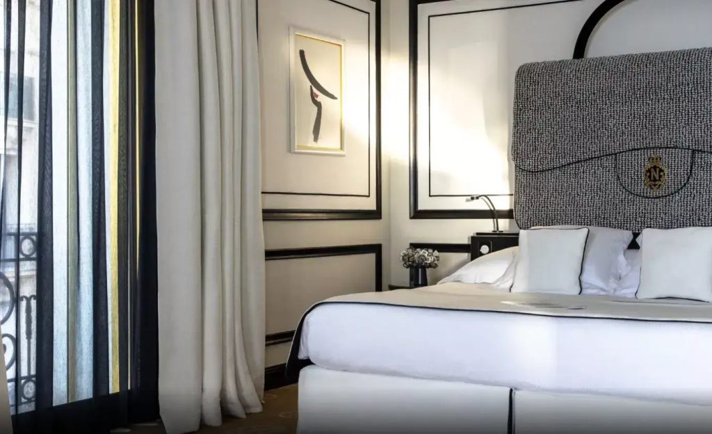 Deluxe Double Junior Suite (full double bed)