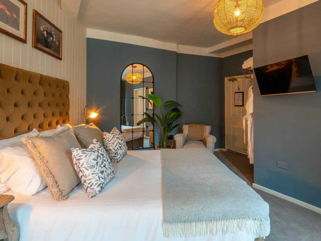 Faulkland Double room (full double bed)