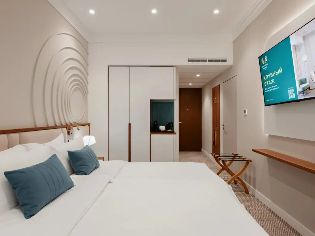Club Floor Double Suite full double bed