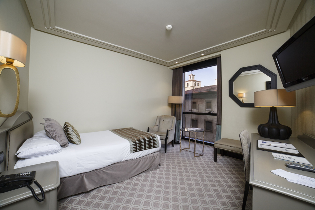 Single room with sea view
