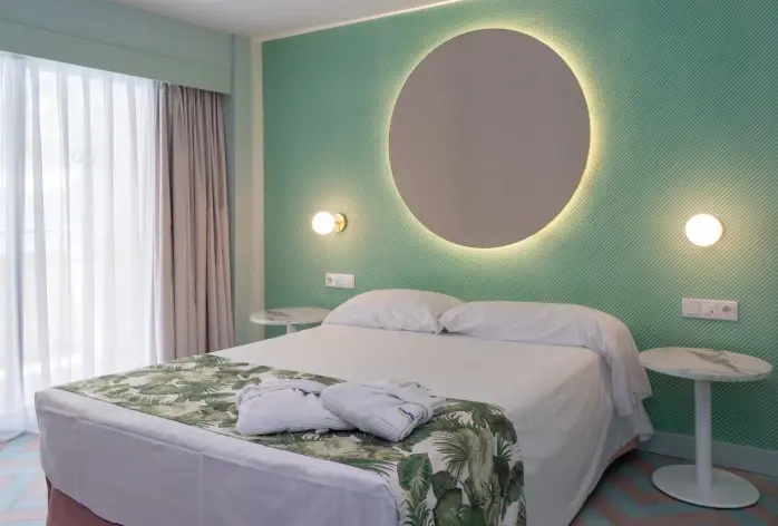 Double Junior Suite with balcony (full double bed)