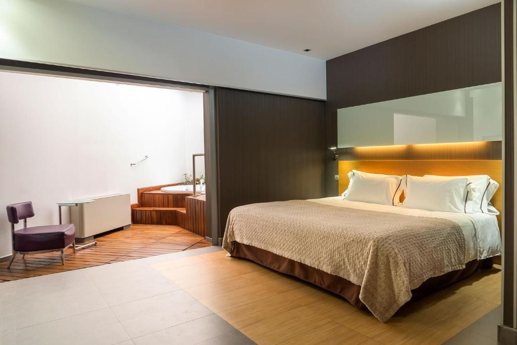 Superior Deluxe Double room (full double bed)