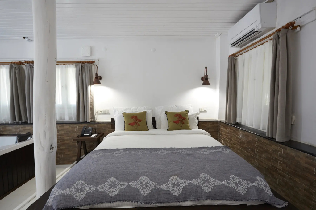 Stone Double House (full double bed)