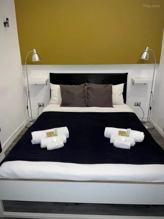Double room (full double bed)