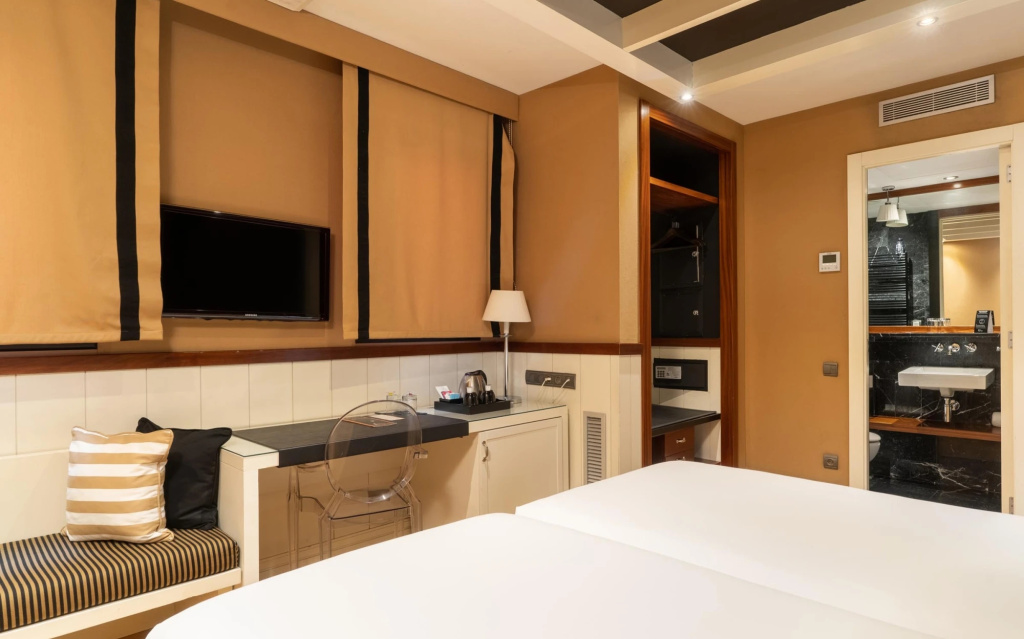 Basic Double room (twin beds)