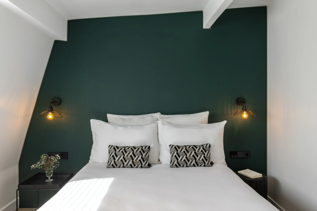Classic Double room (full double bed)
