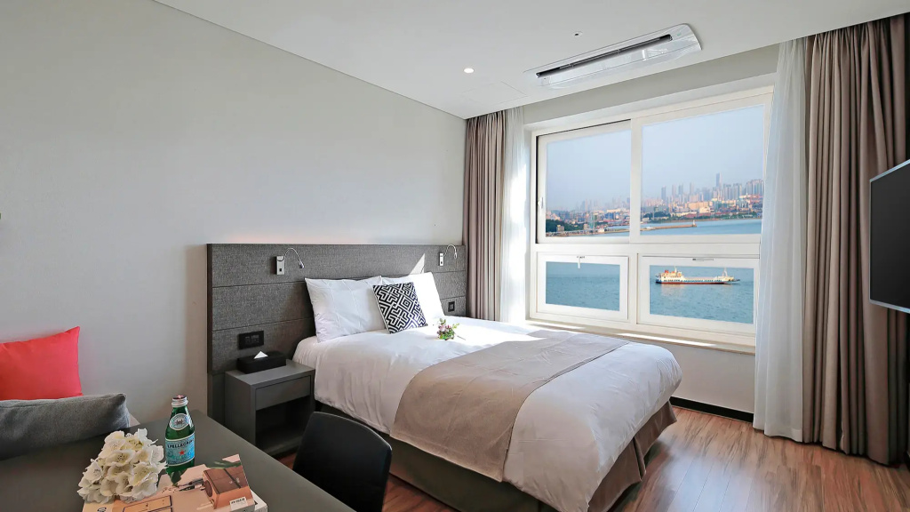 Deluxe Ocean Double room (full double bed)