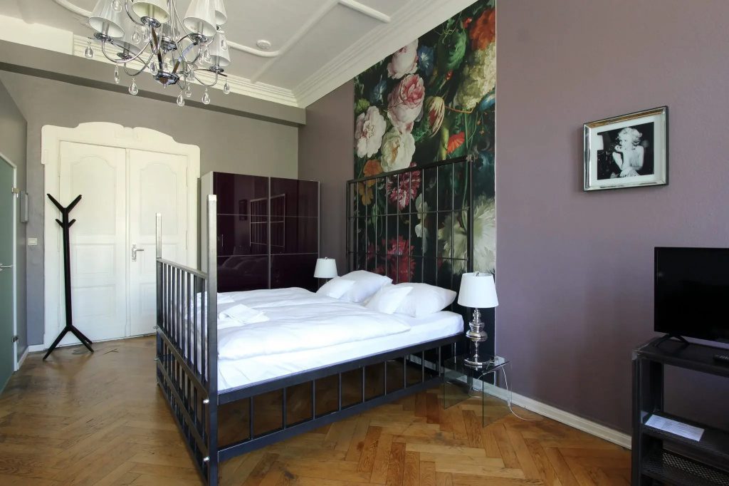 Double Junior Suite (full double bed)