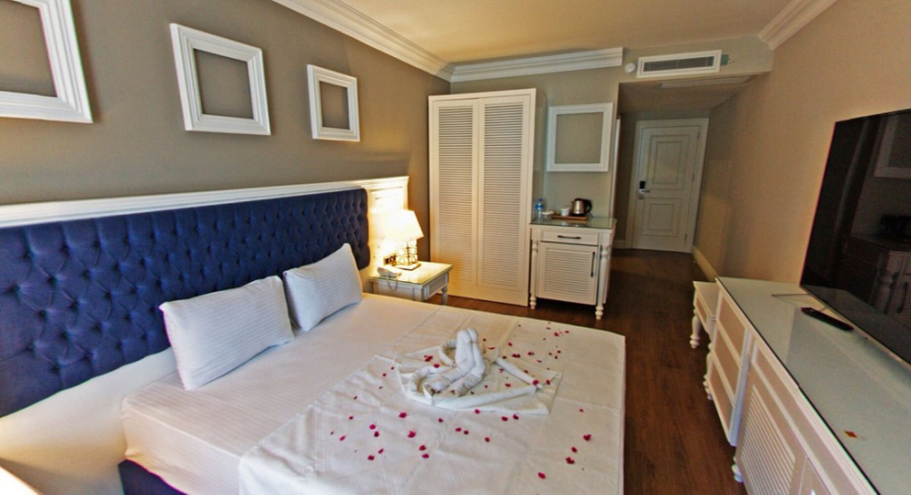 Standard Double room (full double bed)