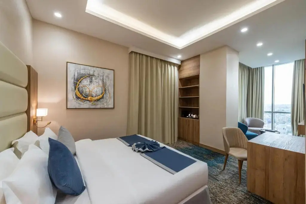 Deluxe Double room (full double bed)