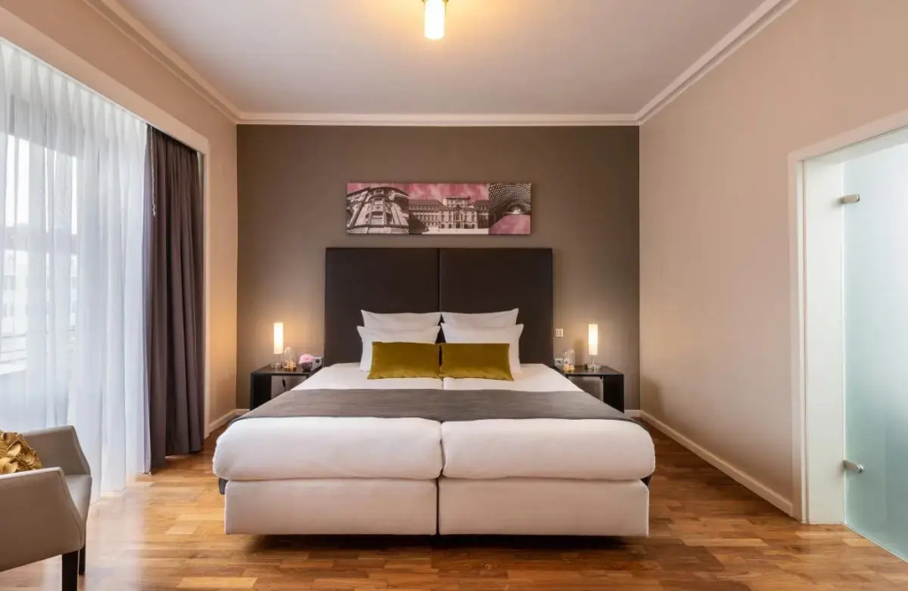 Double Suite (full double bed)