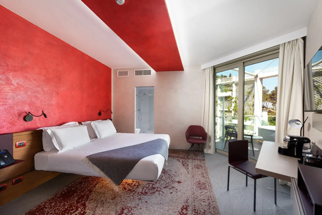 With Terrace and outdoor Jacuzzi Double room (full double bed)
