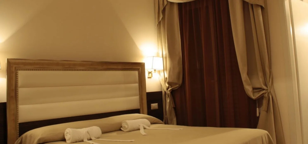 Executive Double room (full double bed)