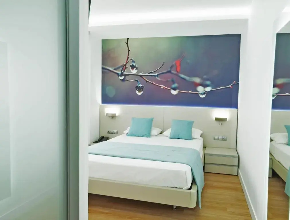 Double Mini Suite (full double bed)