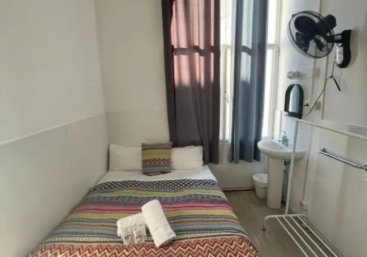 Double room (full double bed)