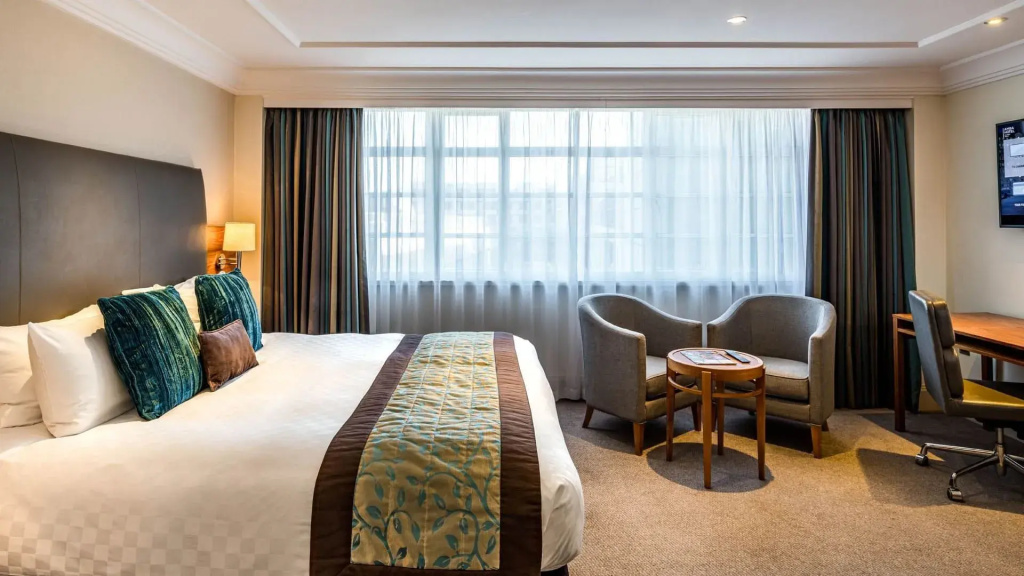 Deluxe Double room (full double bed)