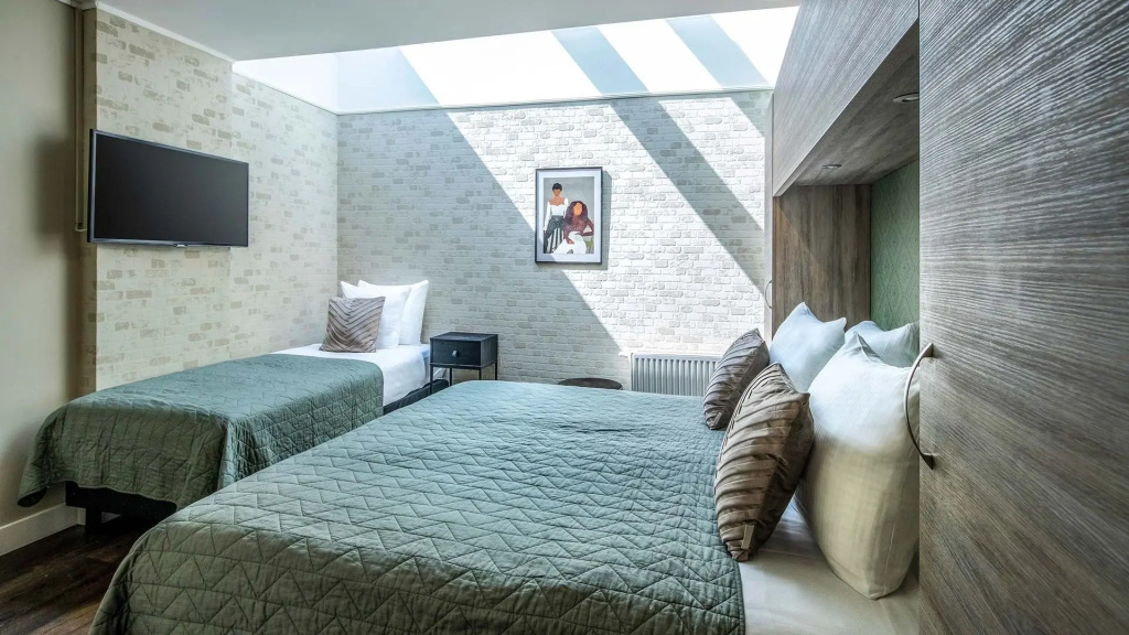 Triple room
