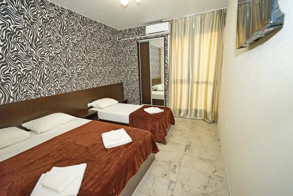 Standard Triple room