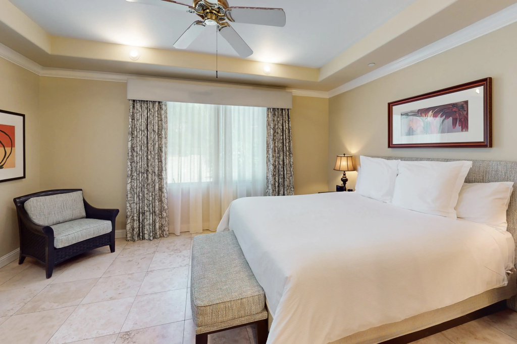 1 Bedroom Double Suite with partial ocean view (full double bed)