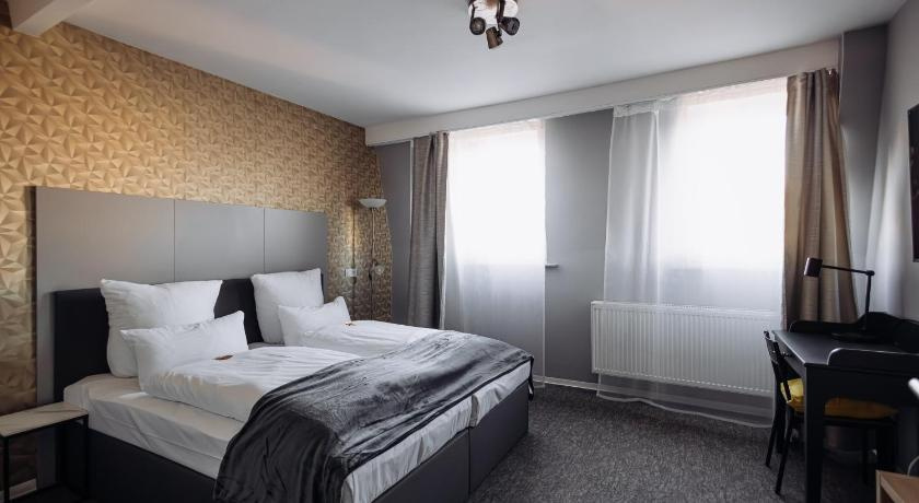1 Bedroom Double Apartment (full double bed)