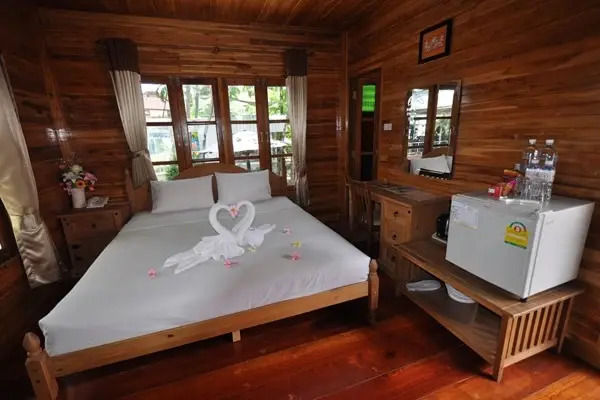 Двухместная вилла Thai с джакузи двуспальная кровать в Basaya Beach Hotel & Resort