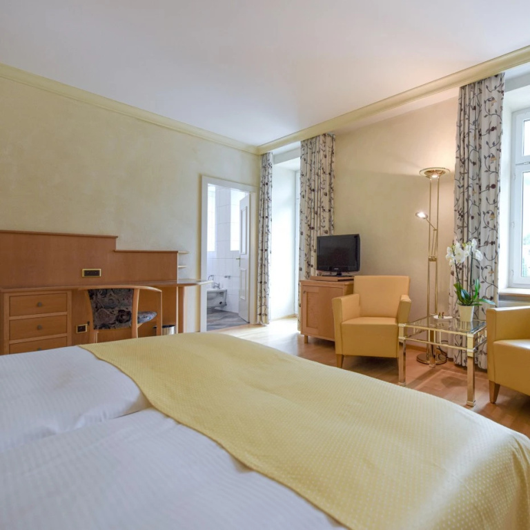 Classic Double room with balcony (full double bed)