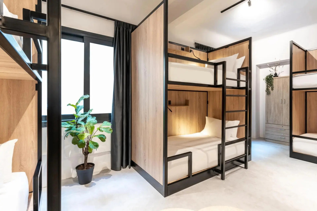 6 Bunk Bed room
