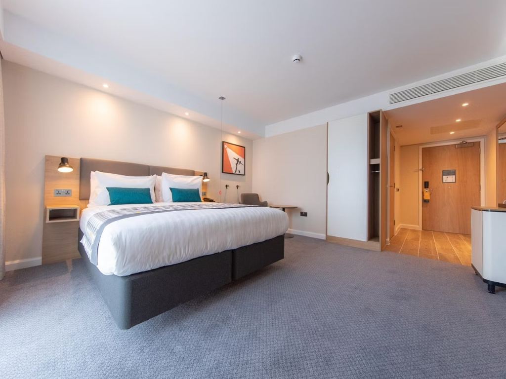 Standard Super King Double room (full double bed)