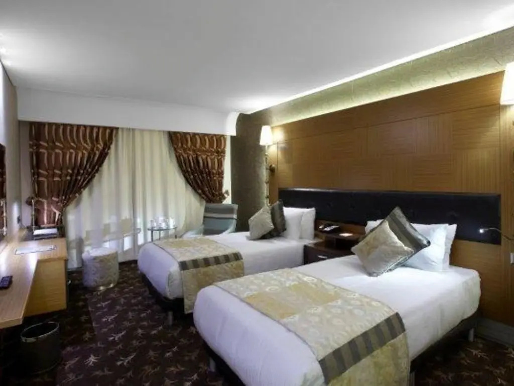 Connection room, full double bed and twin beds room photo 1