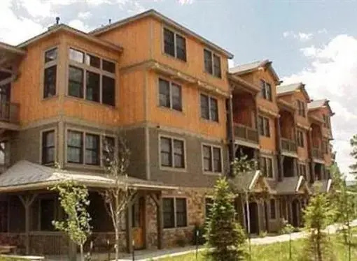 Kicking Horse Lodges