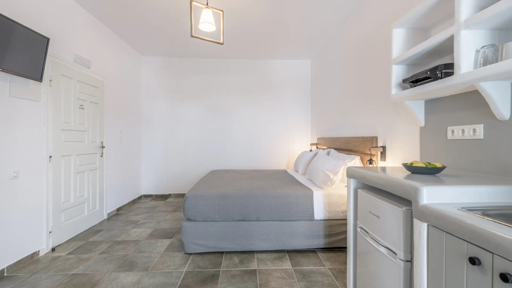 Grand Double room (full double bed)
