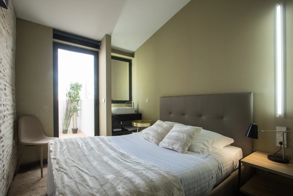 Double room (full double bed)