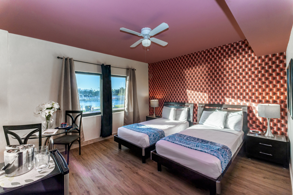 Bay Double room (twin beds)