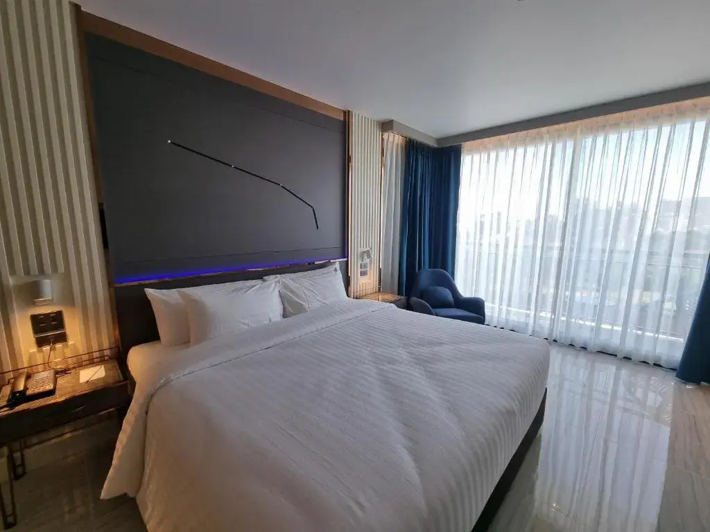 Deluxe DEE Tower Double Suite (full double bed)