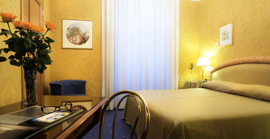 Standard Triple room