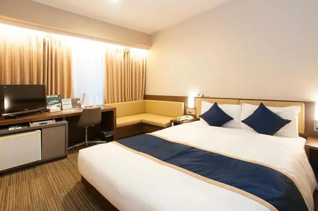 Double room (full double bed)