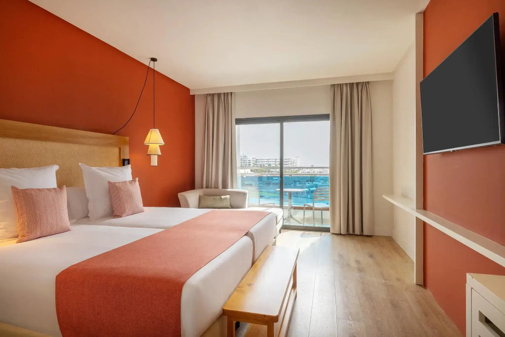 My Favorite Club Double Suite (full double bed)