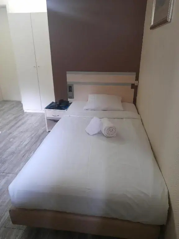 Single room (single bed)